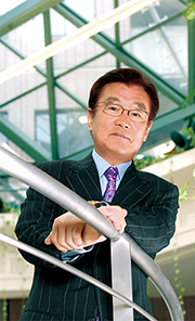学校法人山田学園 理事長
名古屋文化短期大学 学長
山田 健市